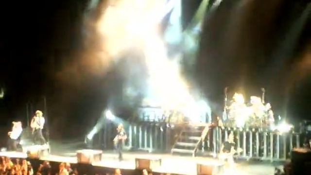 Linkin Park - One step closer (Live:The End) 28/01/2008 LP London O2:.avi смотреть онлайн