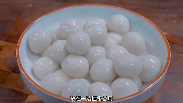 把冰冻汤圆倒进油锅中，出锅变成饭店招牌菜，50年第一次见，厉害 смотреть онлайн