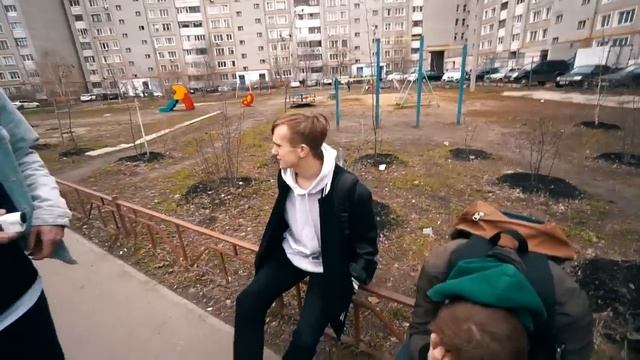 БОГАТЫЙ ШКОЛЬНИК РАЗБИЛ АЙФОН XS MAX БЕДНОМУ. РАЗБОРКИ С РОДИТЕЛЯМИ