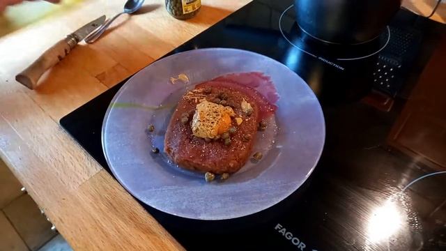 Бифштекс Тартар из сырого мяса. Steak Tartare