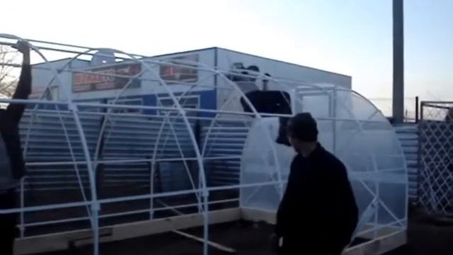 сборка теплицы из сотового поликарбоната на деревянный короб смотреть онлайн