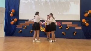 танец Катюша на день победы.Танец производили девочки 5Б класса 34шк