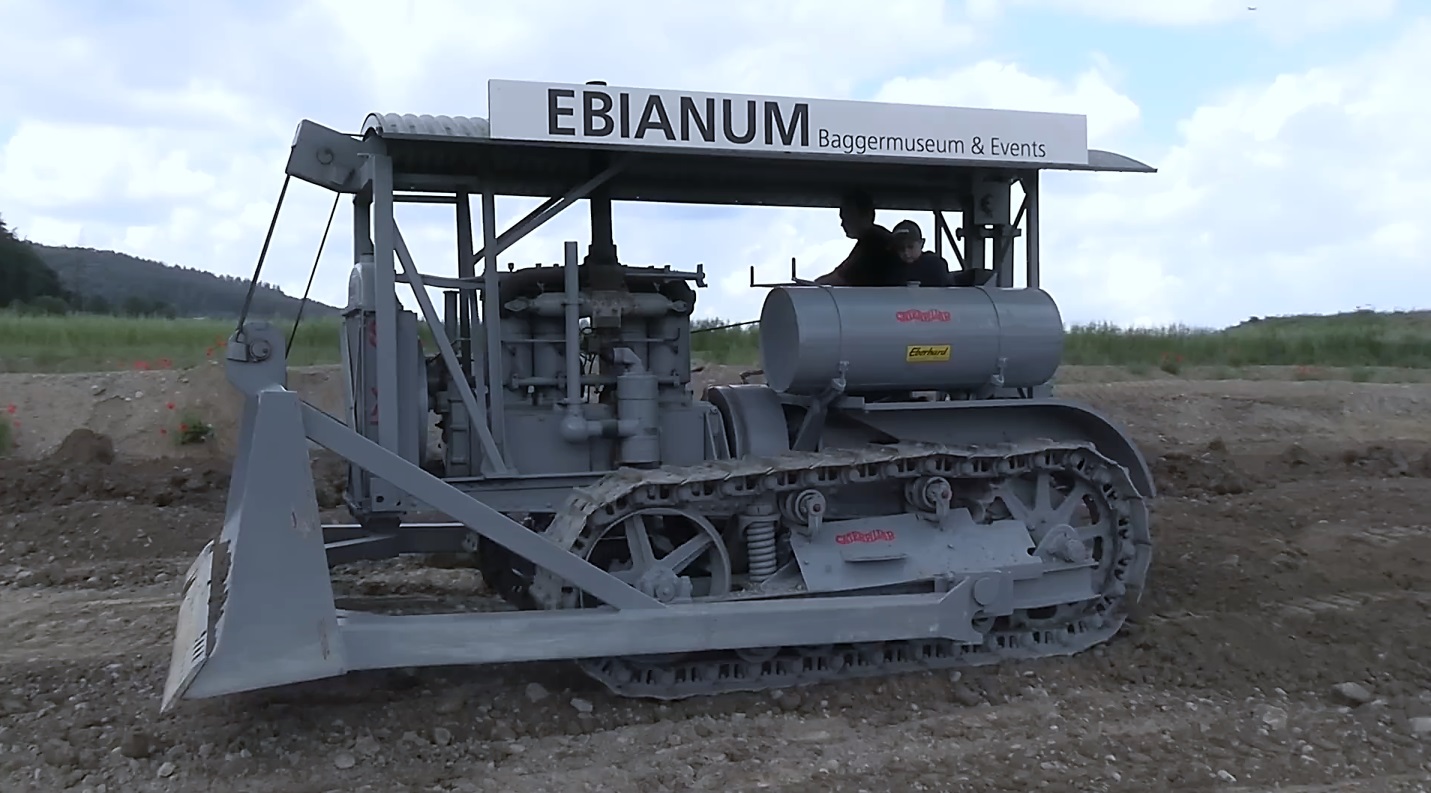 Запуск и поездка на Cat 1929 года. Мощность 60 л.с., масса 9300 кг смотреть онлайн