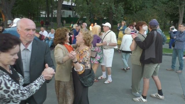 Эти глаза напротив...Народные танцы,сад Шевченко,Харьков!!! смотреть онлайн