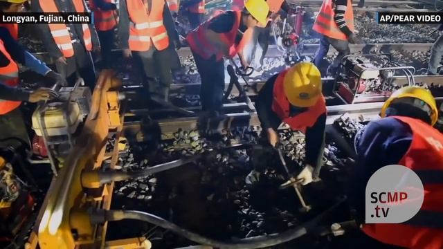 1,500 Chinese workers build train station in nine hours смотреть онлайн