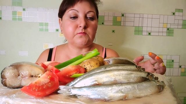 Мукбанг. Скумбрия и мойва. смотреть онлайн