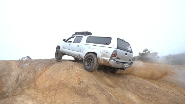 Exploring Santiago Peak Off-Road Trail In The Fog | Porsche Cayenne смотреть онлайн