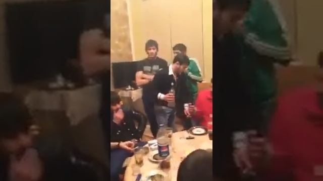 Слава Новиков и Саша Хрипа Цыгане поют от души смотреть онлайн