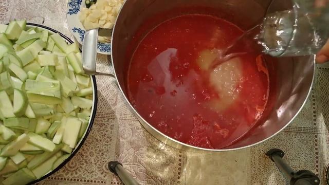 Как консервировать Лечо из сладкого перца и кабачков смотреть онлайн