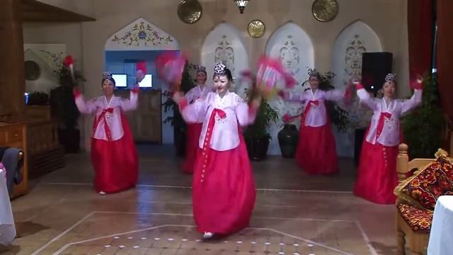 Танец с веерами 89257447746 смотреть онлайн