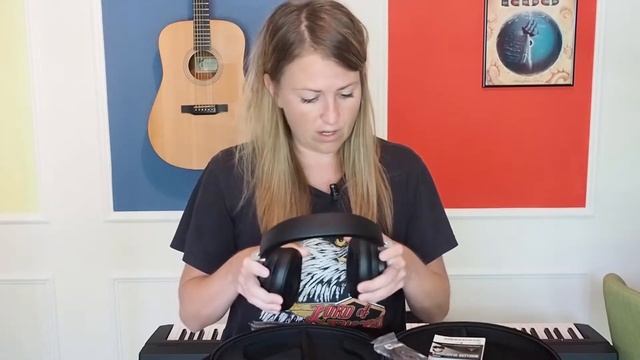 Kelly Perkins Unboxes the New Shure AONIC 50 Headphones смотреть онлайн