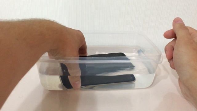ПОГРУЖАЮ В ВОДУ Samsung Galaxy S8 смотреть онлайн