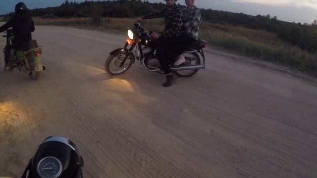 ВЕЧЕРНЯЯ ПОКАТУШКА ПОД КОНЕЦ ЛЕТА! Ява,Восход 2м,Восход 3м,Cf moto 150✅? смотреть онлайн