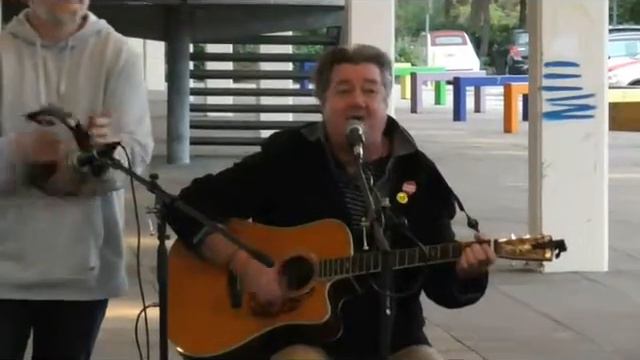 Ian Roberts Happen When Your Skint смотреть онлайн