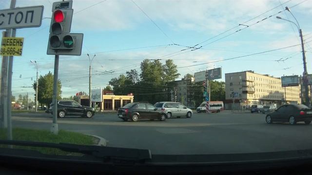 Беспредел на КАДе. Р321ЕА 47. Тойота Авенсис. смотреть онлайн
