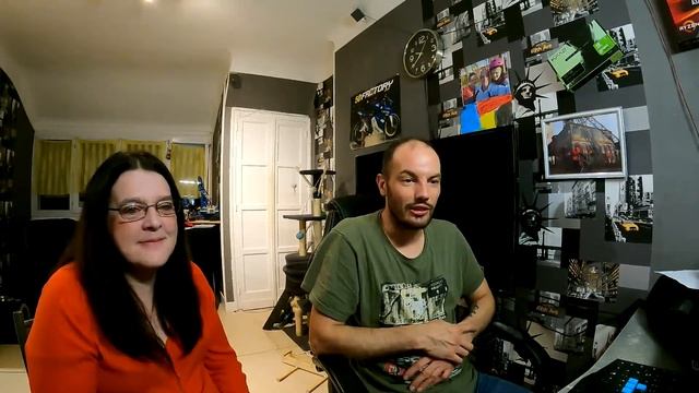 Le retour de la Stagiaire en live a l'ecran смотреть онлайн