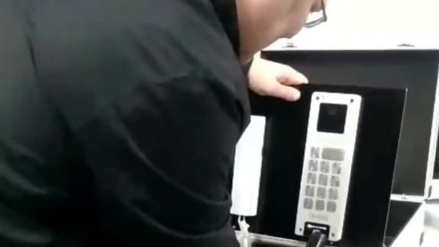 Умный домофон против электрошокера