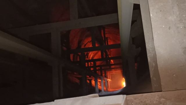 Первая попытка скинуть горящий сапог в 750 метровый ствол шахты смотреть онлайн