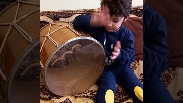 Игра на дхоле (армянский ударный музыкальный инструмент) #дхол #игранадхоле #юныйбарабанщик смотреть онлайн