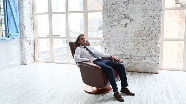 Кожаное компактное кресло-реклайнер Relax Lotus смотреть онлайн