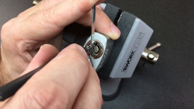 Chicago Lock Tubular Core Padlock Picked смотреть онлайн