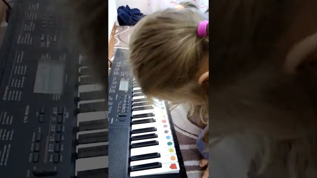 Петушок исполнение попевки на синтезаторе смотреть онлайн
