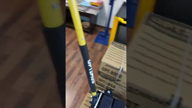 Домкрат подкатной гидравлический. Optimus OPT-8050 смотреть онлайн