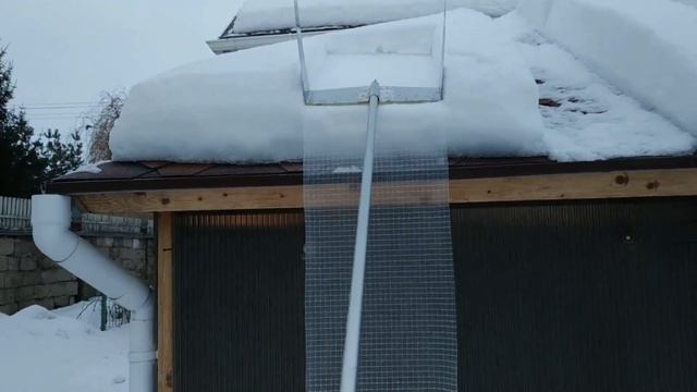 снегорез. Очистка крыши от плотного снега ( наста).скребок для снега. смотреть онлайн