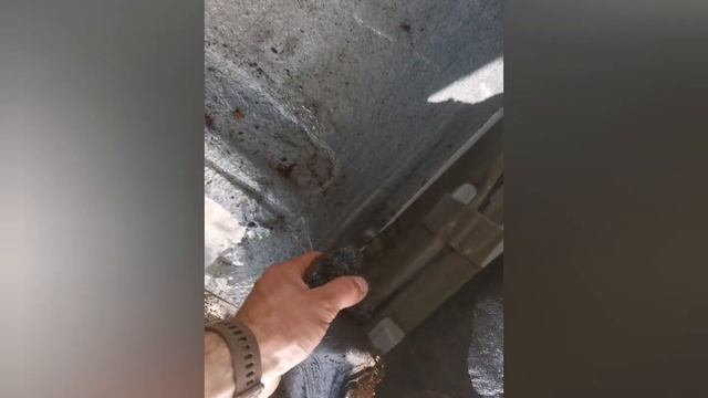 Хонда CRV зачистка от ржавчины пола автомобиля и монтаж шумопоглощающих матов. смотреть онлайн