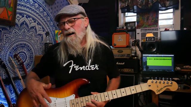 Checking Out The Squier Affinity HSS Strat смотреть онлайн