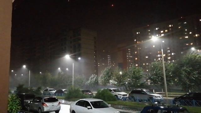 Курск, ветер, ливень стеной, молнии, срабатывает сигнализация на авто. смотреть онлайн