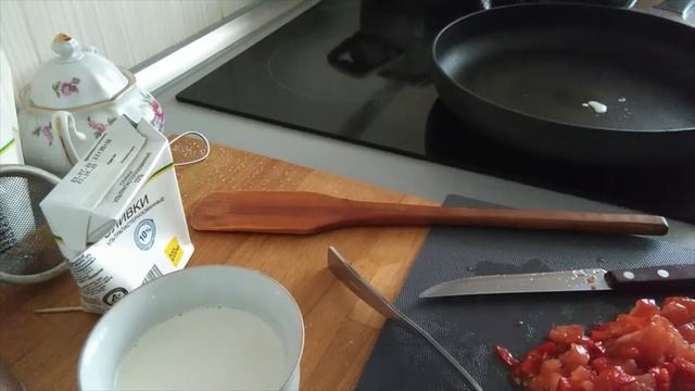 Вкусный и сытный Омлет с помидорами и перцем смотреть онлайн
