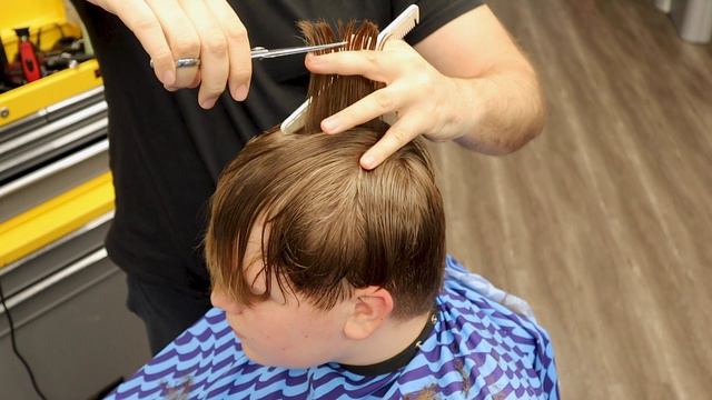 How To Cut Mens Hair With Scissors | Basic Tutorial смотреть онлайн
