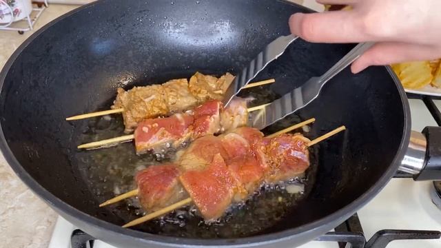 У ВАС ЕСТЬ ШПАШКИ ? РЕЦЕПТ ДЫМЛЯМА ШАШЛЫК НА СКОВОРОДКЕ смотреть онлайн