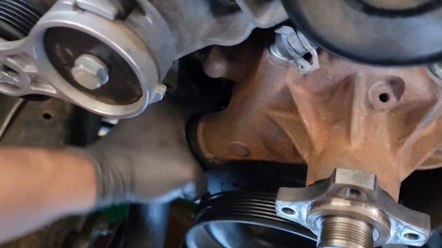 1999 Chevrolet Suburban 350 OBS GMT400 replace leaking water pump смотреть онлайн