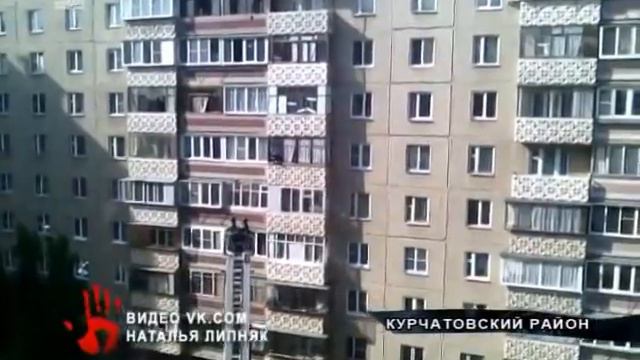 3 машины МЧС, скорая и полиция прибыли тушить пригоревшую на плите еду смотреть онлайн