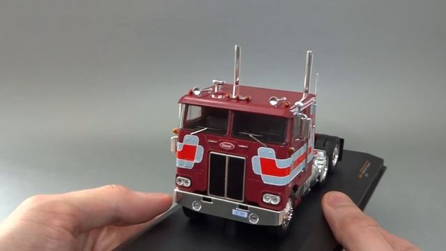 1979 Peterbilt 352 Pacemaker | IXO-Models | Масштабная модель американского седельного тягача 1:43