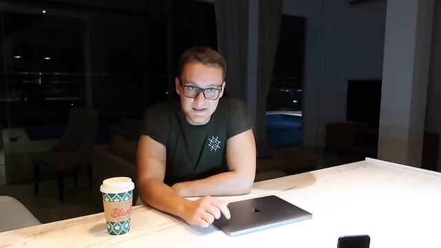 Почему большие деньги делать легче, чем ходить на работу? смотреть онлайн