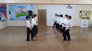 "Танец со шляпами". Хореографическая студия "Лёгкий шаг".