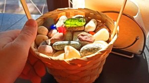 Определяем камни. Самоцветы Адлера. Каменная корзиночка в кафе у моря.