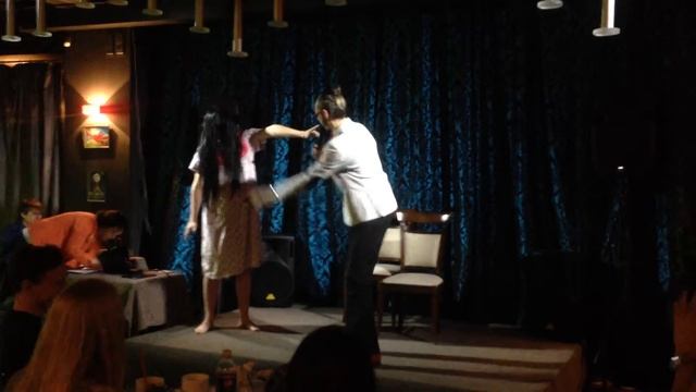 Прикольная сценка "Баба из телека" смотреть онлайн