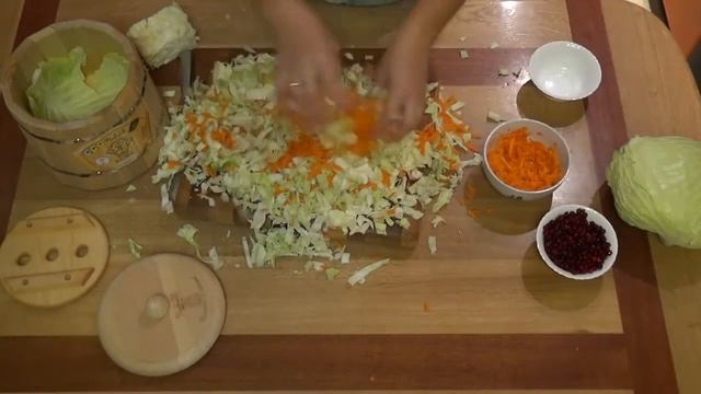 РЕЦЕПТ СОЛЕНИЯ! Засолка капусты, огурцов, помидор, грибов и овощей в деревянной кадке. смотреть онлайн