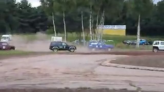 nissan patrol tegen jeep 4.0L смотреть онлайн