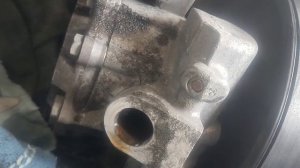 Mercedes w204 (271KE), замена жидкости ГУРа с промывкой бочка.