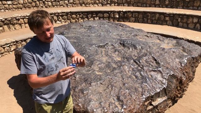 Гигантский метеорит в Намибии смотреть онлайн