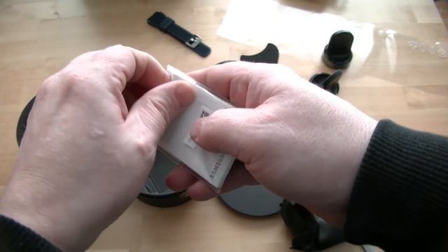 Распаковка и первое включение Samsung Gear S3 Frontier смотреть онлайн