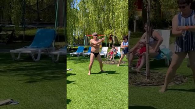 Анимация в отеле "Замок у моря" смотреть онлайн