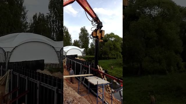 Погружение композитного шпунта ШК-150УМ длинной 7 метров смотреть онлайн