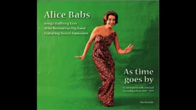 Alice Babs - The Lady's In Love With You смотреть онлайн