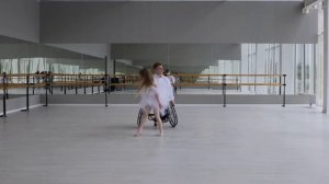 Танец "Прекрасное далёко" в исполнении Григория Фетисова и Алисы Чуровой